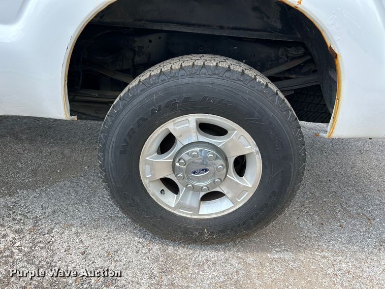 image for item NL9413 2015 Ford F350 Super Duty XLT  Crew Cab pickup truck