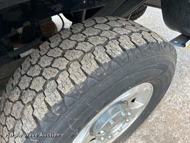 image for item NL9413 2015 Ford F350 Super Duty XLT  Crew Cab pickup truck