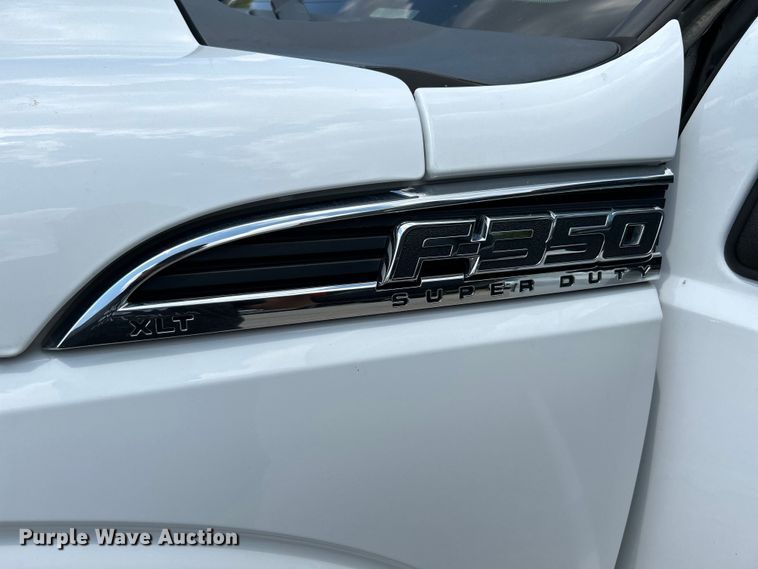 image for item NL9413 2015 Ford F350 Super Duty XLT  Crew Cab pickup truck