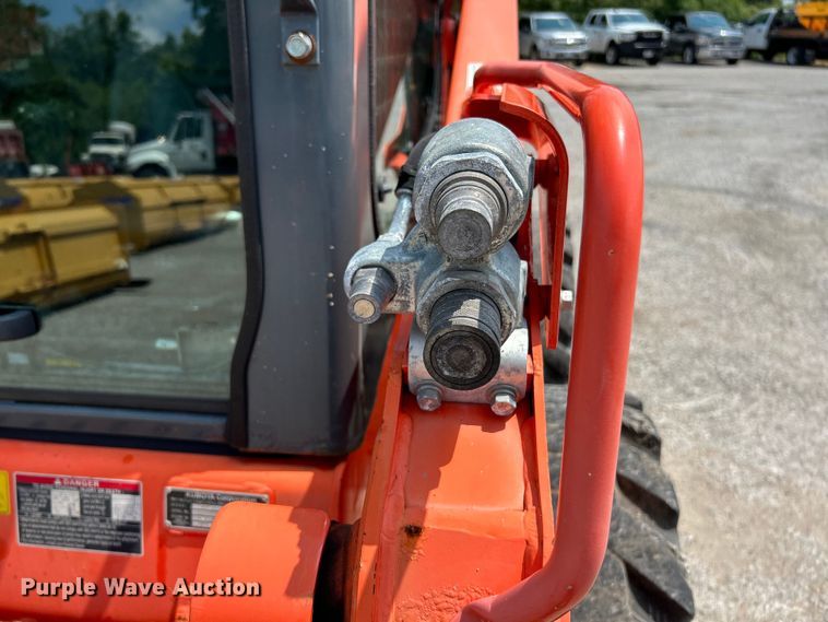 image for item NL9414 2017 Kubota SSV75  skid steer loader