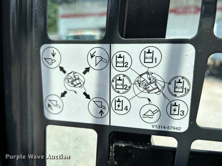 image for item NL9414 2017 Kubota SSV75  skid steer loader