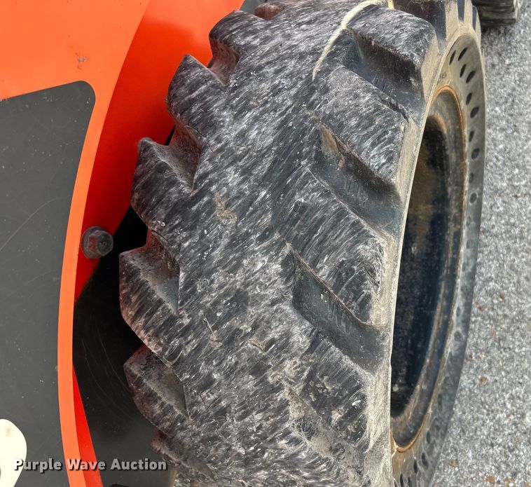 image for item NL9414 2017 Kubota SSV75  skid steer loader