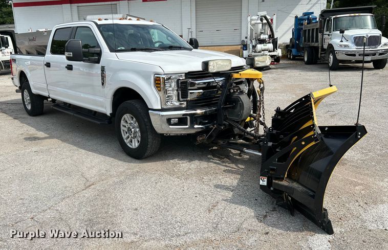 image for item NL9415 2019 Ford F350 Super Duty XLT  Crew Cab pickup truck