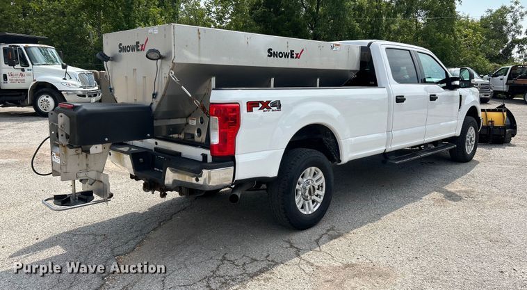 image for item NL9415 2019 Ford F350 Super Duty XLT  Crew Cab pickup truck