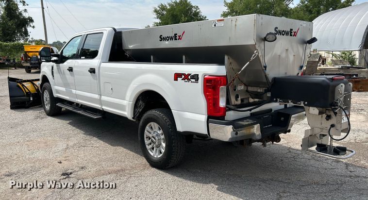 image for item NL9415 2019 Ford F350 Super Duty XLT  Crew Cab pickup truck