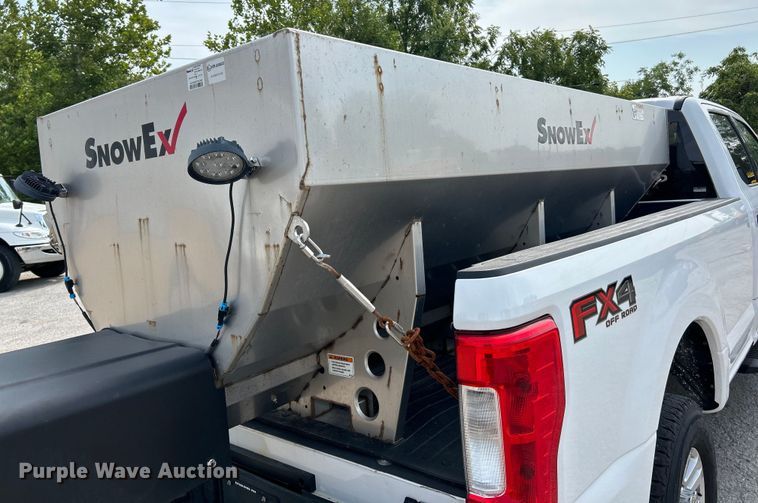 image for item NL9415 2019 Ford F350 Super Duty XLT  Crew Cab pickup truck