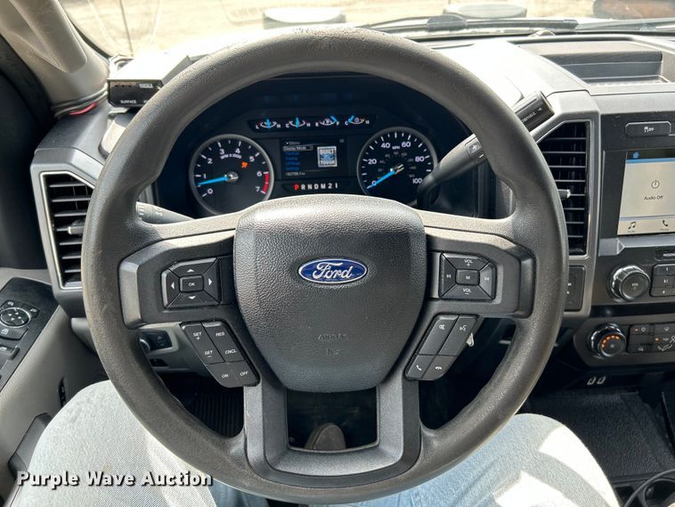 image for item NL9415 2019 Ford F350 Super Duty XLT  Crew Cab pickup truck