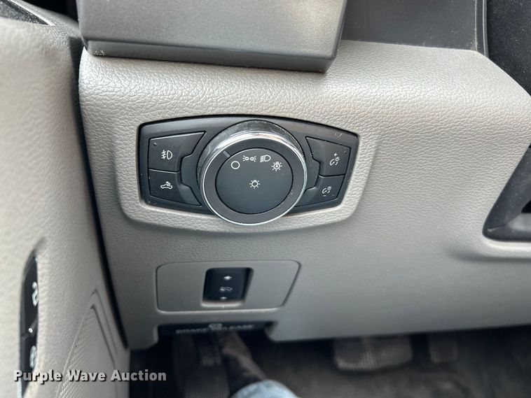 image for item NL9415 2019 Ford F350 Super Duty XLT  Crew Cab pickup truck