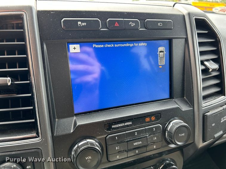 image for item NL9415 2019 Ford F350 Super Duty XLT  Crew Cab pickup truck