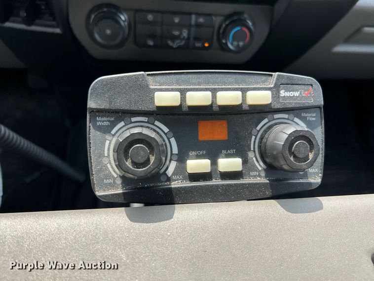 image for item NL9415 2019 Ford F350 Super Duty XLT  Crew Cab pickup truck