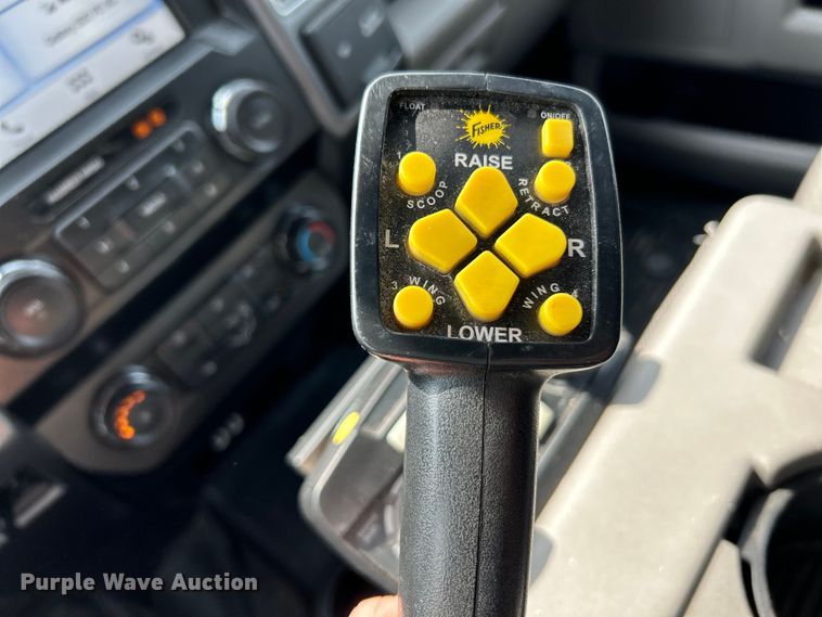 image for item NL9415 2019 Ford F350 Super Duty XLT  Crew Cab pickup truck