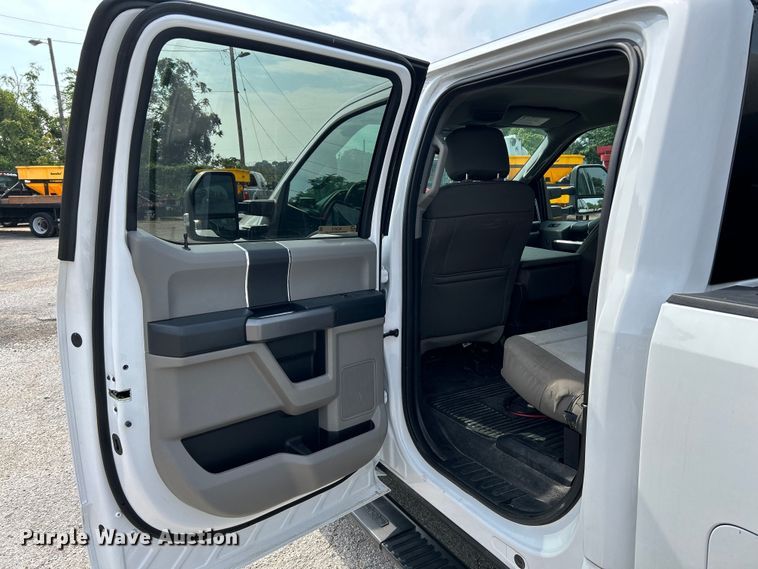 image for item NL9415 2019 Ford F350 Super Duty XLT  Crew Cab pickup truck