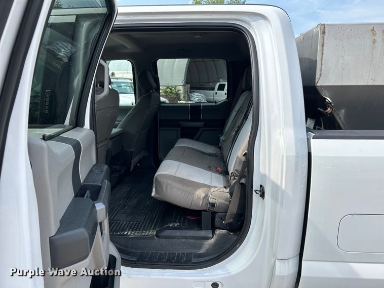 image for item NL9415 2019 Ford F350 Super Duty XLT  Crew Cab pickup truck