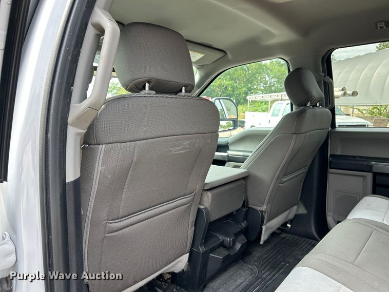 image for item NL9415 2019 Ford F350 Super Duty XLT  Crew Cab pickup truck