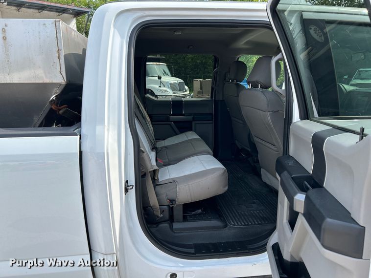 image for item NL9415 2019 Ford F350 Super Duty XLT  Crew Cab pickup truck