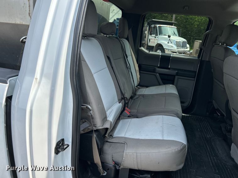 image for item NL9415 2019 Ford F350 Super Duty XLT  Crew Cab pickup truck