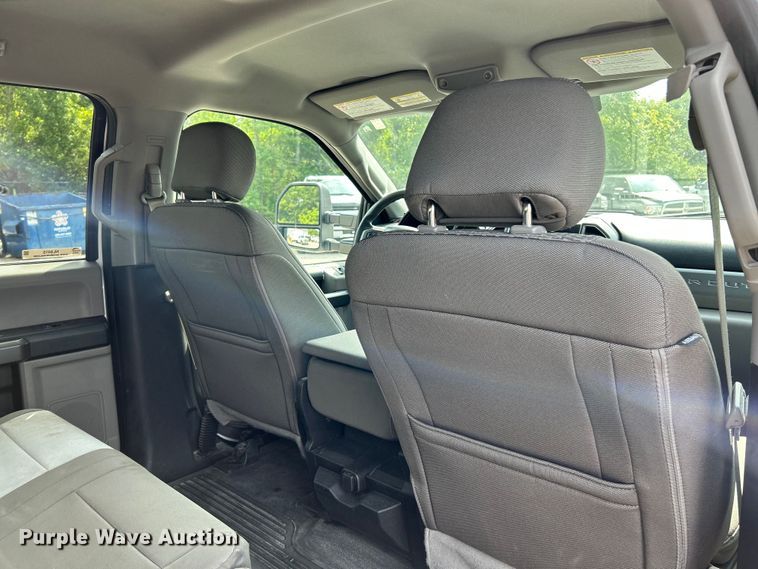 image for item NL9415 2019 Ford F350 Super Duty XLT  Crew Cab pickup truck