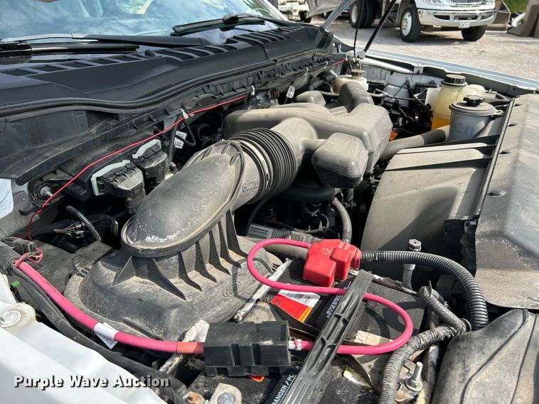 image for item NL9415 2019 Ford F350 Super Duty XLT  Crew Cab pickup truck