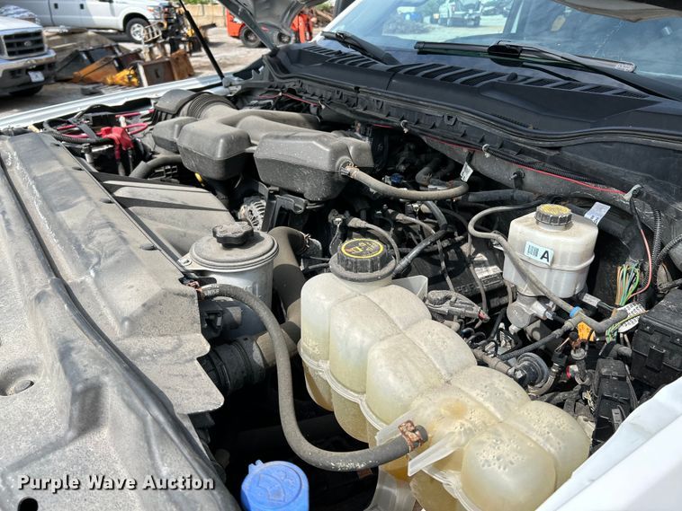 image for item NL9415 2019 Ford F350 Super Duty XLT  Crew Cab pickup truck