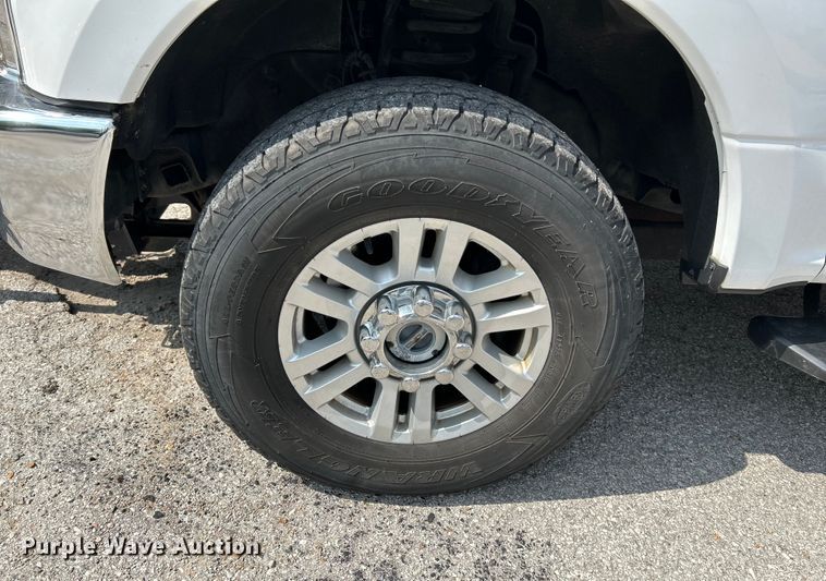 image for item NL9415 2019 Ford F350 Super Duty XLT  Crew Cab pickup truck