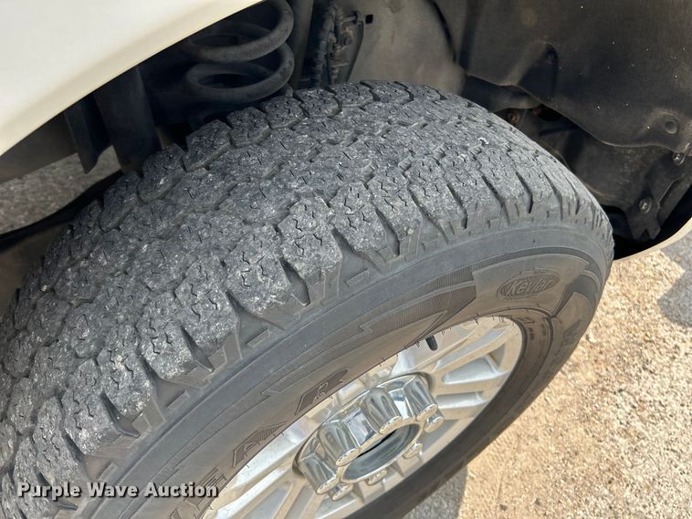 image for item NL9415 2019 Ford F350 Super Duty XLT  Crew Cab pickup truck