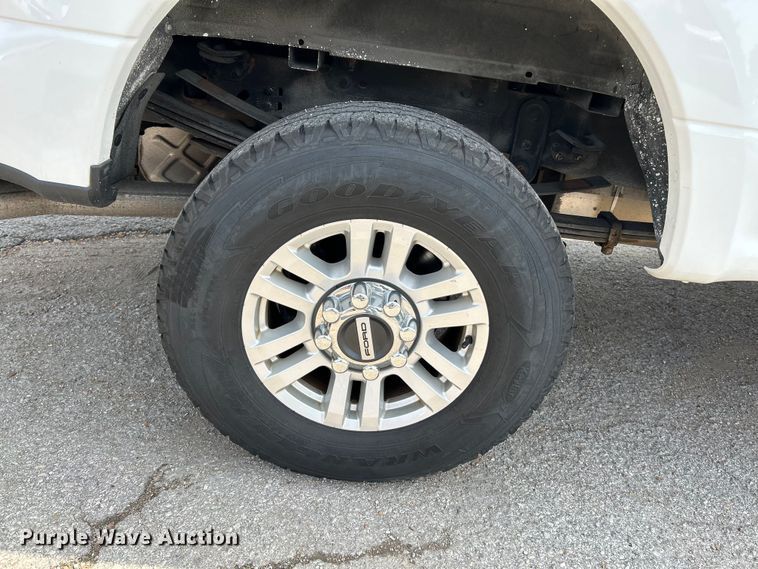 image for item NL9415 2019 Ford F350 Super Duty XLT  Crew Cab pickup truck