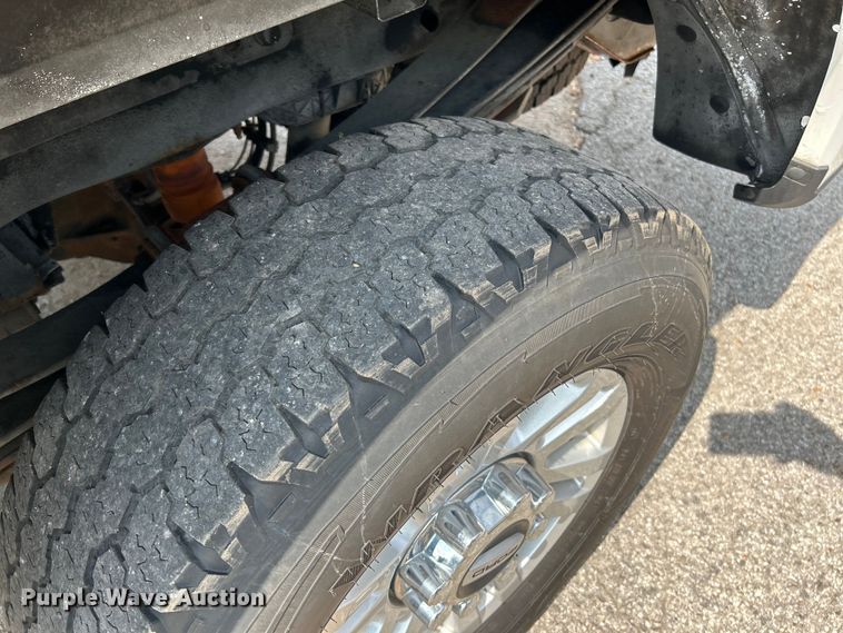 image for item NL9415 2019 Ford F350 Super Duty XLT  Crew Cab pickup truck