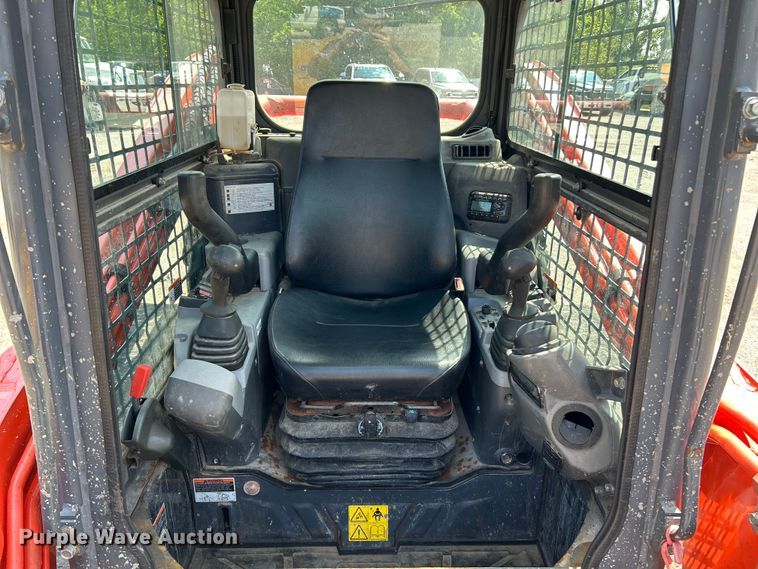 image for item NL9416 2018 Kubota SVL75-2  tracked skid steer loader
