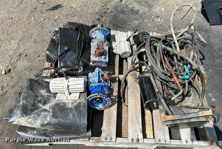 image for item NL9423 (3) SnowEx spreaders