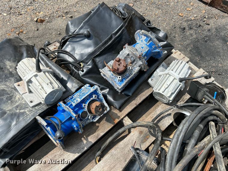 image for item NL9423 (3) SnowEx spreaders