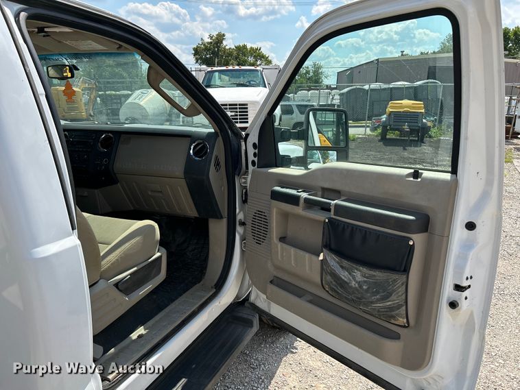 image for item NL9466 2008 Ford F450 Super Duty XLT  truck cab and chassis