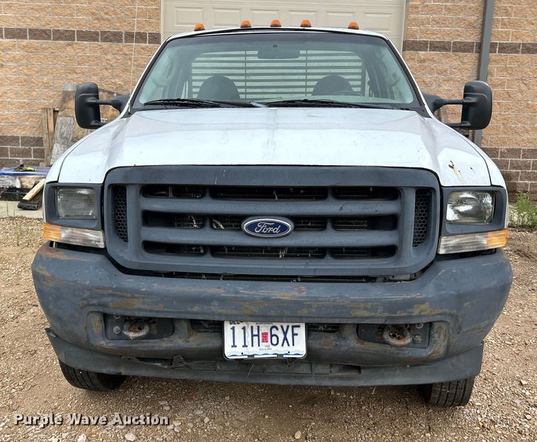 image for item NL9477 2004 Ford F550 Super Duty XL  flatbed truck