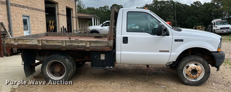 image for item NL9477 2004 Ford F550 Super Duty XL  flatbed truck