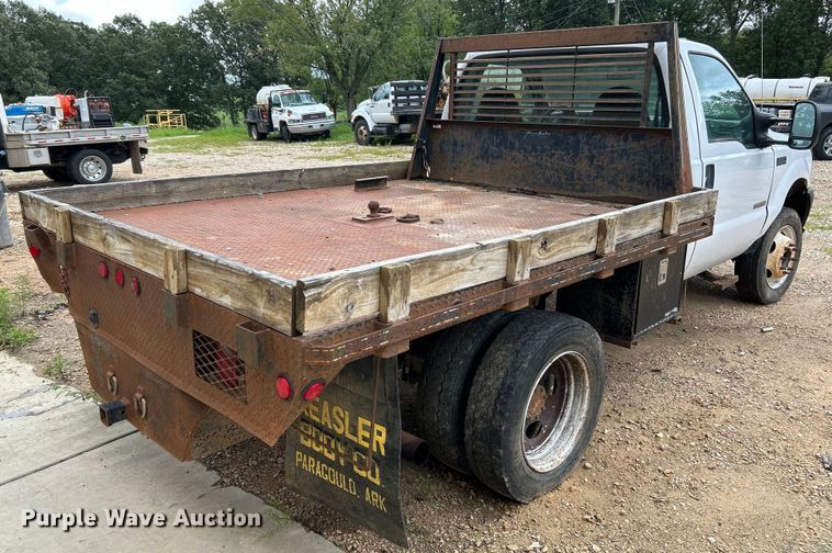 image for item NL9477 2004 Ford F550 Super Duty XL  flatbed truck