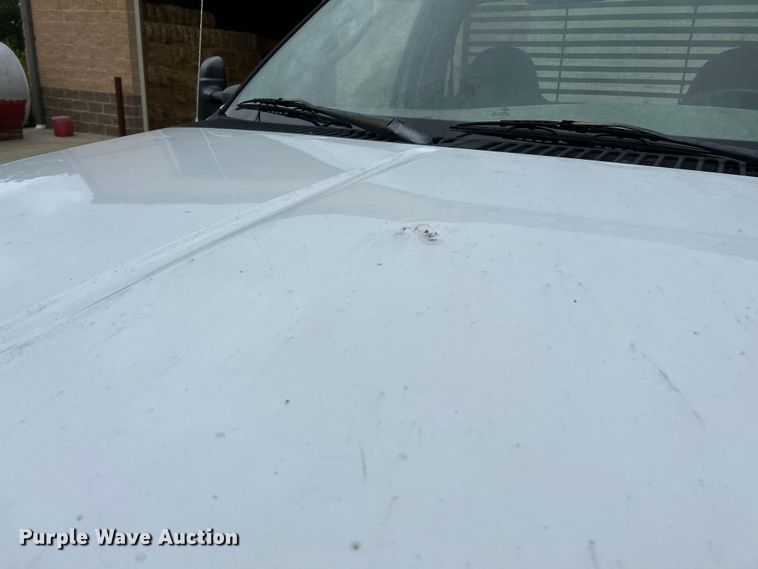 image for item NL9477 2004 Ford F550 Super Duty XL  flatbed truck