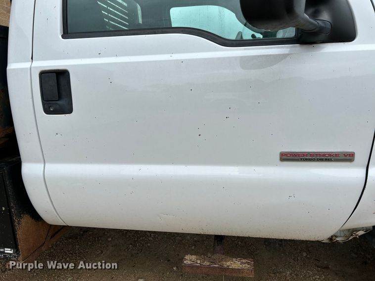 image for item NL9477 2004 Ford F550 Super Duty XL  flatbed truck