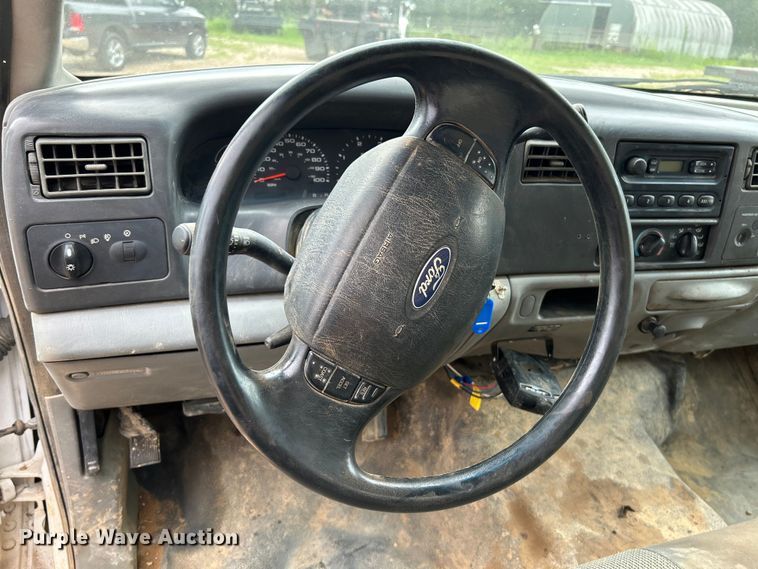 image for item NL9477 2004 Ford F550 Super Duty XL  flatbed truck