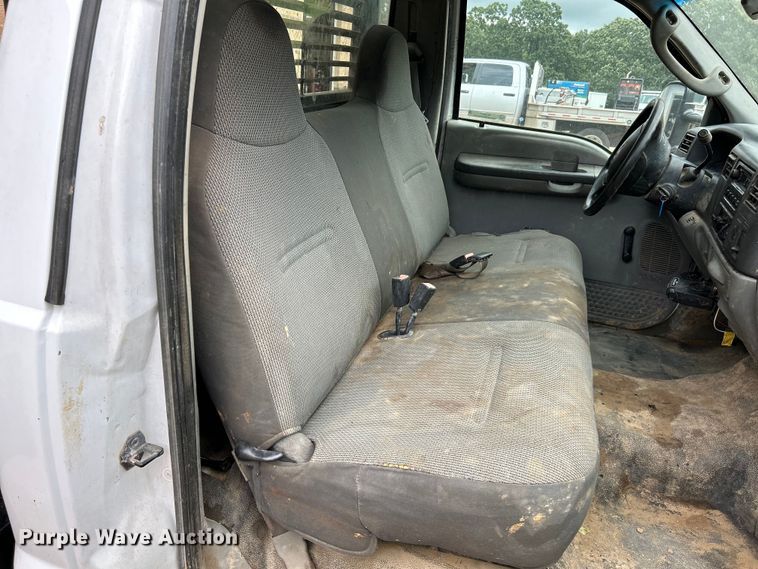 image for item NL9477 2004 Ford F550 Super Duty XL  flatbed truck