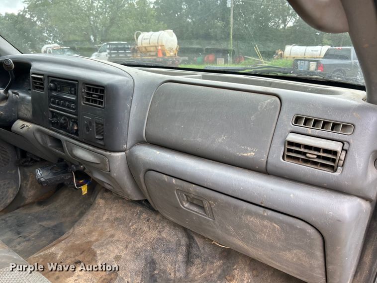 image for item NL9477 2004 Ford F550 Super Duty XL  flatbed truck