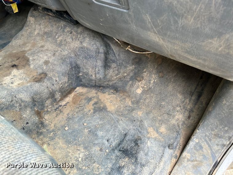 image for item NL9477 2004 Ford F550 Super Duty XL  flatbed truck