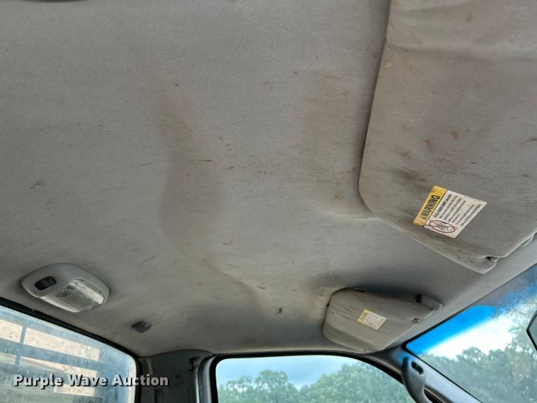 image for item NL9477 2004 Ford F550 Super Duty XL  flatbed truck