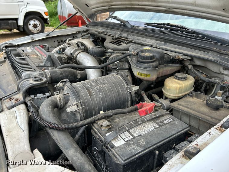 image for item NL9477 2004 Ford F550 Super Duty XL  flatbed truck