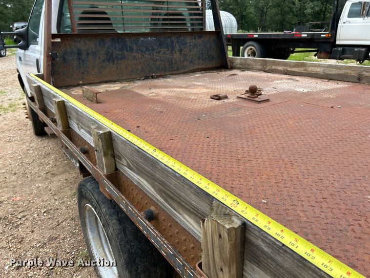 image for item NL9477 2004 Ford F550 Super Duty XL  flatbed truck