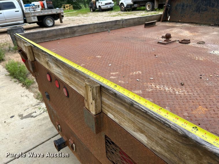 image for item NL9477 2004 Ford F550 Super Duty XL  flatbed truck