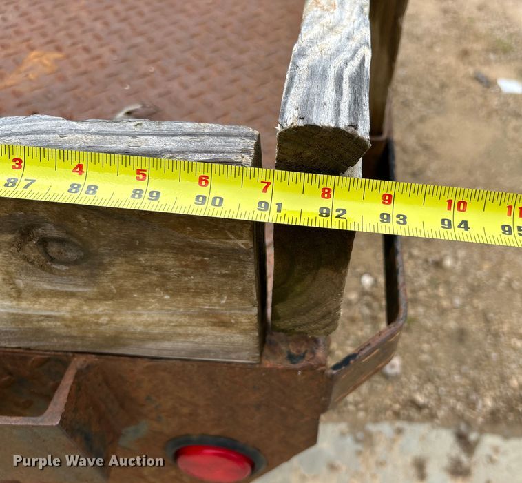 image for item NL9477 2004 Ford F550 Super Duty XL  flatbed truck