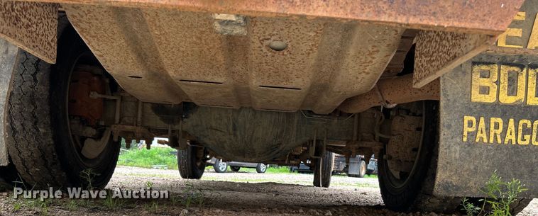 image for item NL9477 2004 Ford F550 Super Duty XL  flatbed truck