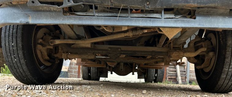 image for item NL9477 2004 Ford F550 Super Duty XL  flatbed truck