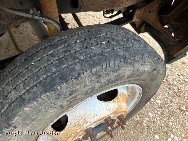 image for item NL9477 2004 Ford F550 Super Duty XL  flatbed truck