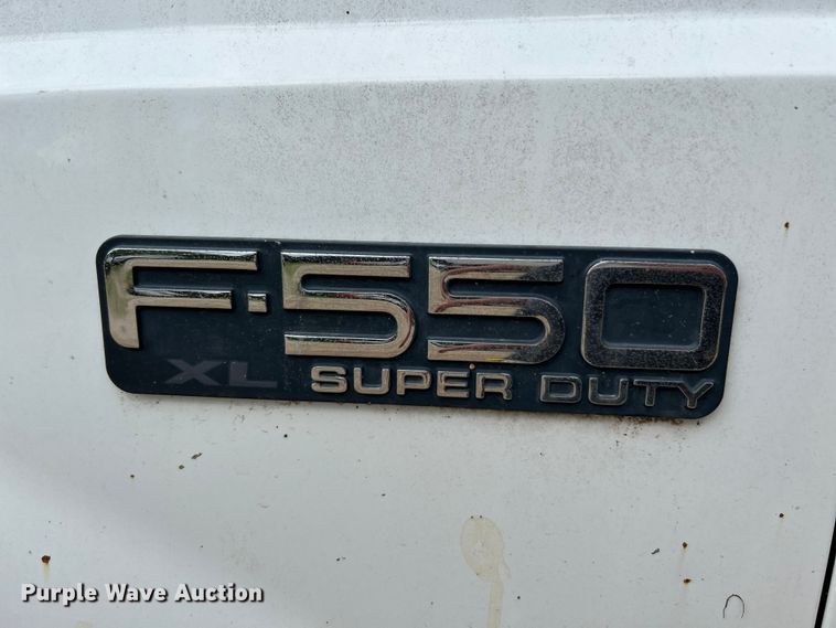 image for item NL9477 2004 Ford F550 Super Duty XL  flatbed truck