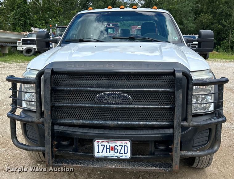 image for item NL9486 2015  Ford F550 Super Duty XL  Crew Cab utility / service truck